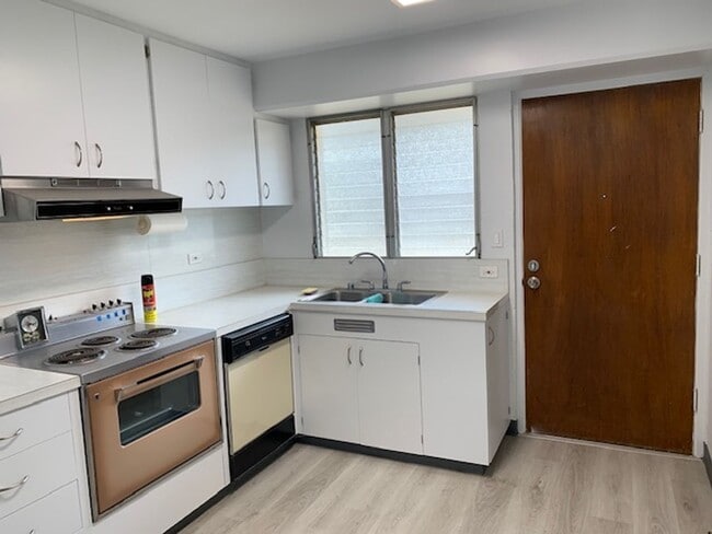 Photo - Hi-Sierra Apts - 2 bedrooms, 2 bath unit w/ 1 assigned parking stall - Avail now