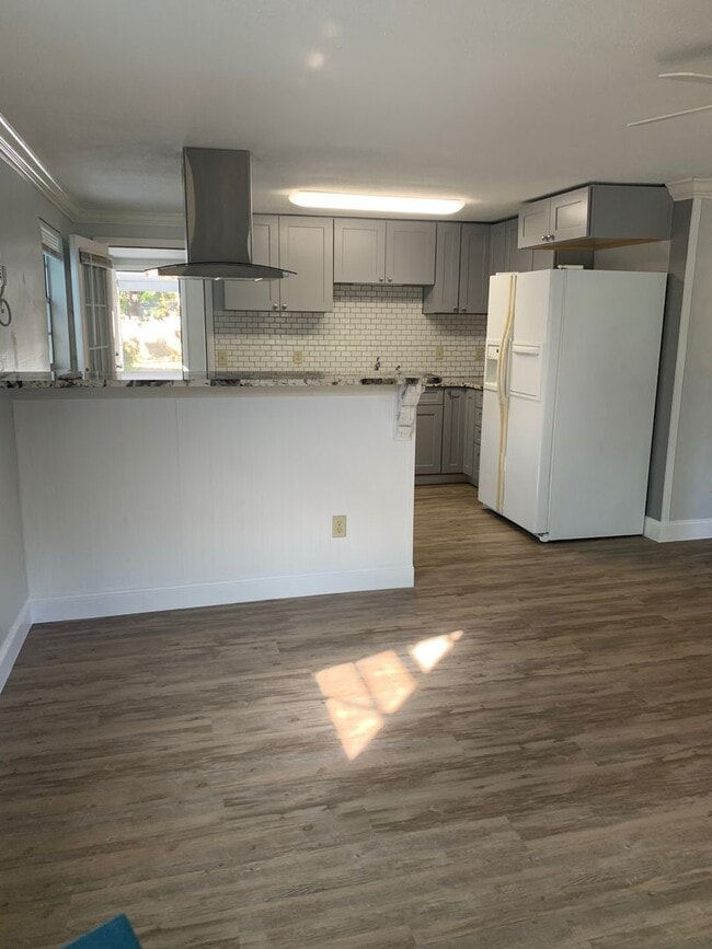 Photo - 3 bedroom 1 bath recently refurbished  wit...