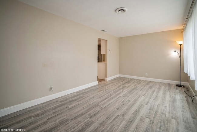 Photo - 685 Anthony Trail