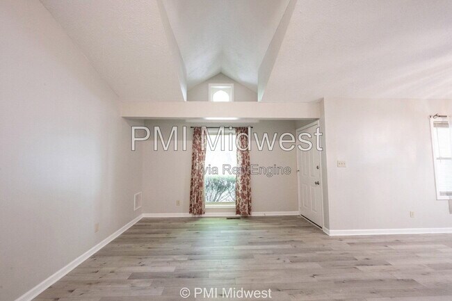 120 E King St