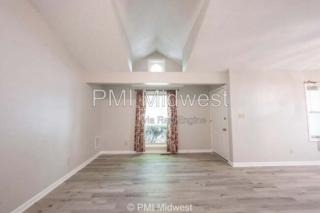 Photo - 120 E King St
