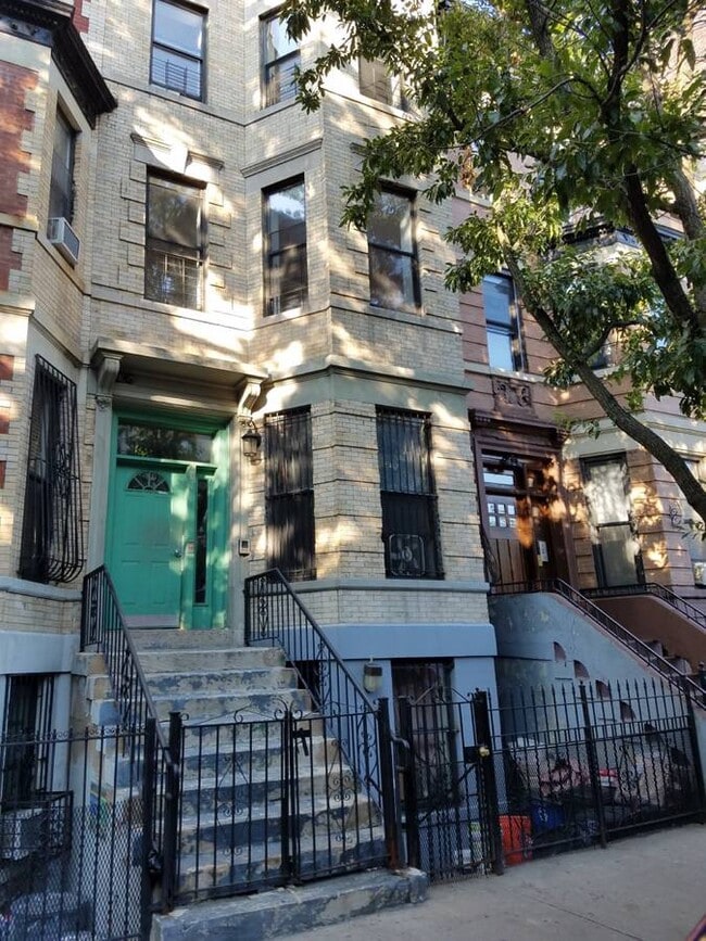 Building Photo - 507 W 173rd St Unit Great 2br Apt near train