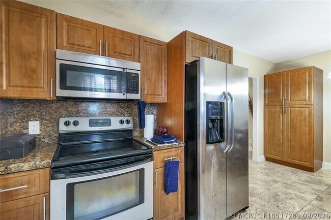 617 Lakeside Harbor