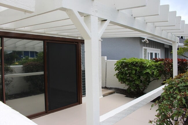 Photo - 1279 Kaeleku St