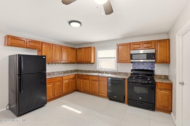 Photo - 422 Shady Ln