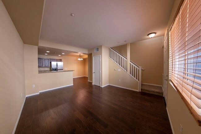 Building Photo - 2BR 2.5BA Townhouse in Beautiful Complex - Washer Dryer in Unit, Pet Friendly, 2 Underground Park...