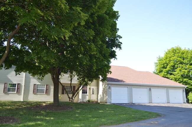 Building Photo - 40 N Victoria Ln Unit C