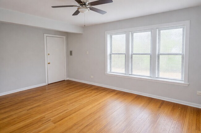 Photo - 2125 E 67th St