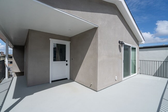 Photo - 905 W Balboa Blvd Unit B (Upper)