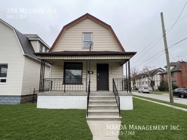 Building Photo - SPACIOUS 5 BED/2 BATH HOUSE! + Utilities