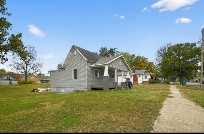 Photo - 979 W King St