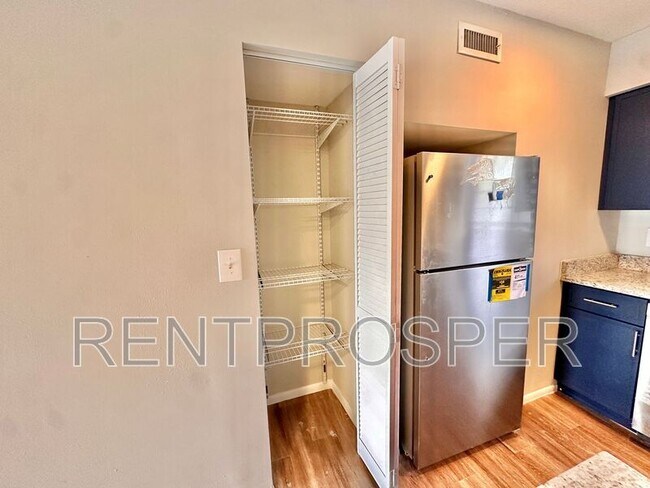 Photo - 5317 Curry Ford Rd Unidad #L204