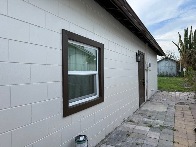 Building Photo - 4039 Castlegate Dr