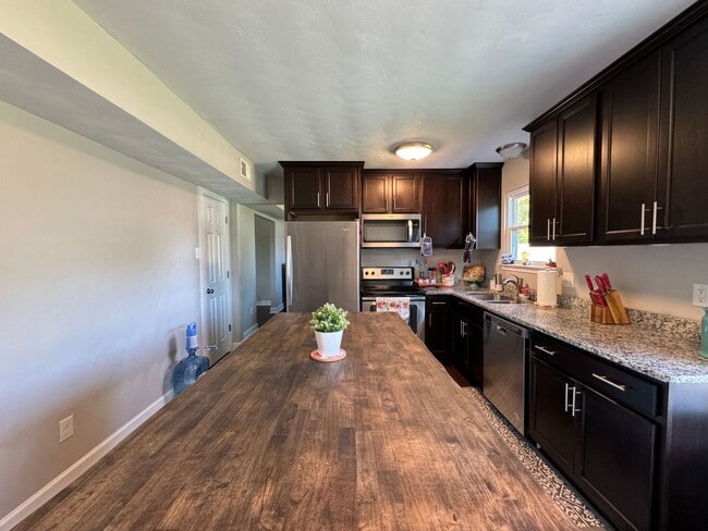 3104 Guenevere Dr