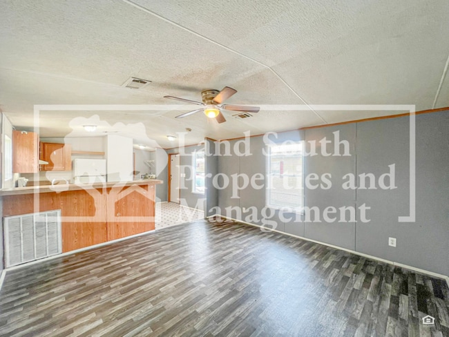 Photo - 425 Longfellow Blvd