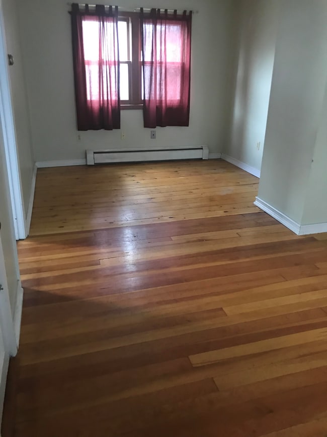 living room - 192 Park St Apartments Unit 1
