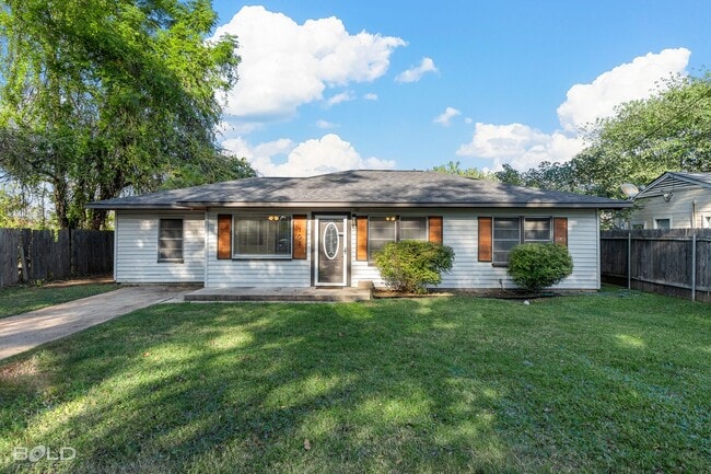 Photo - Check Out this Charming 3 bed 1 bath in Bo...