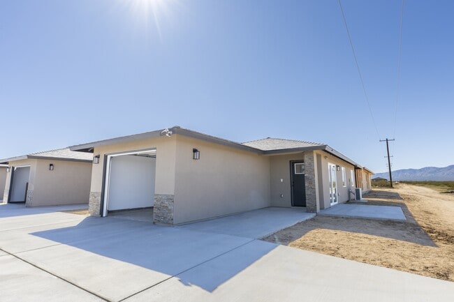 6151 Poppy Blvd Unidad D