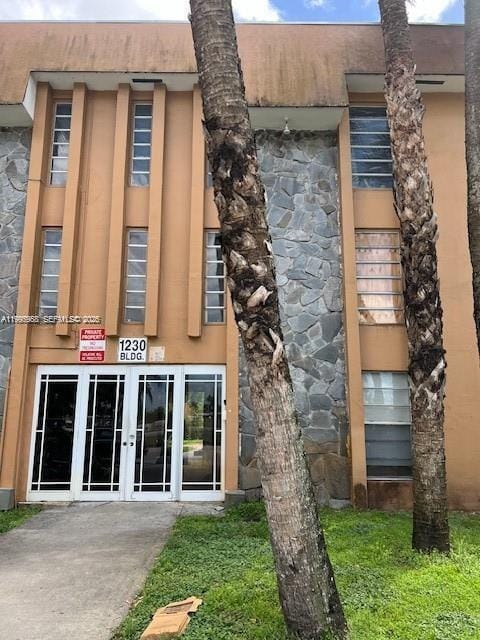 Building Photo - 1230 W 54th St Unit 305A