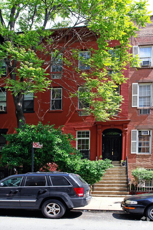 Photo - 135 W 15th St