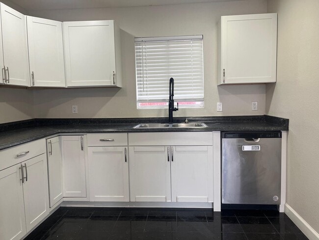 Photo - 838 SE Proctor Ln