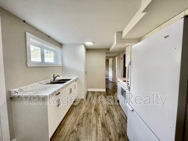 Photo - 315 Prior Rd S