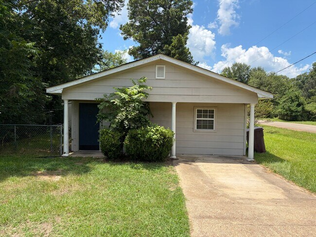 Building Photo - Blanchard 1 Bedroom
