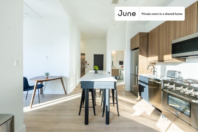 Room in Shared 4 bed/2 bath home in Dupont Circle