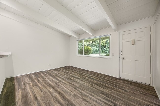 Photo - Lassen Villa Apartments