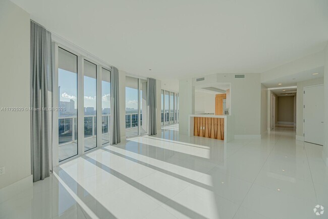 Building Photo - 4100 Island Blvd Unit 1402 Rental