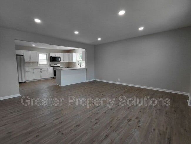 Photo - 5625 Grant St