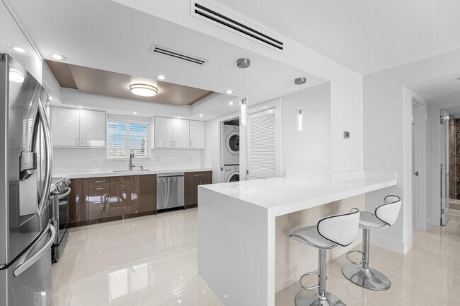 Photo - 301 Lake Shore Dr Unit 411