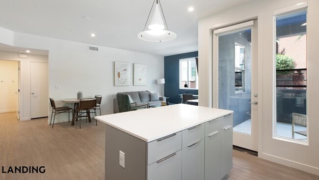 Photo - 9235 W Russell Rd Unidad 207