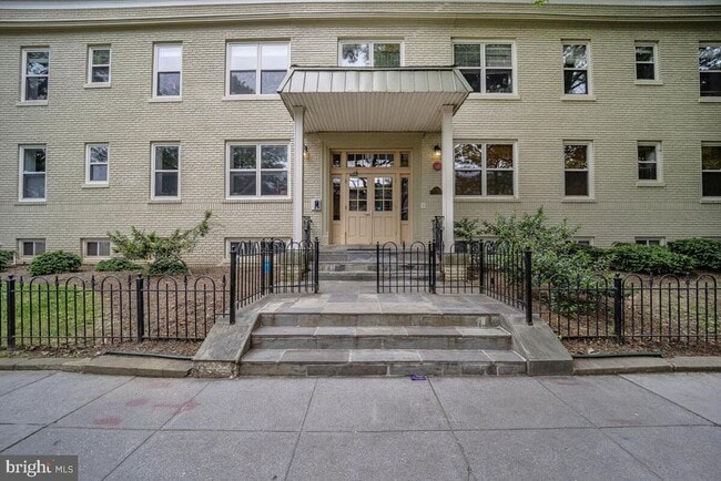 Building Photo - 1300 Taylor St NW Unit 203 Rental