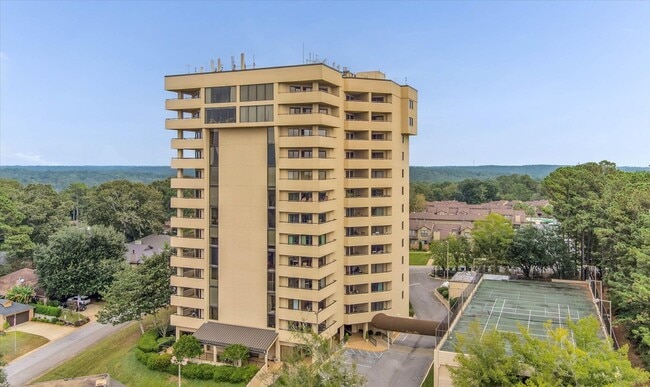 Building Photo - GREAT COMMUTE & AMENITIES Rental
