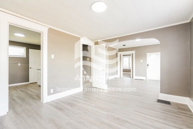 Photo - 250 Studebaker St