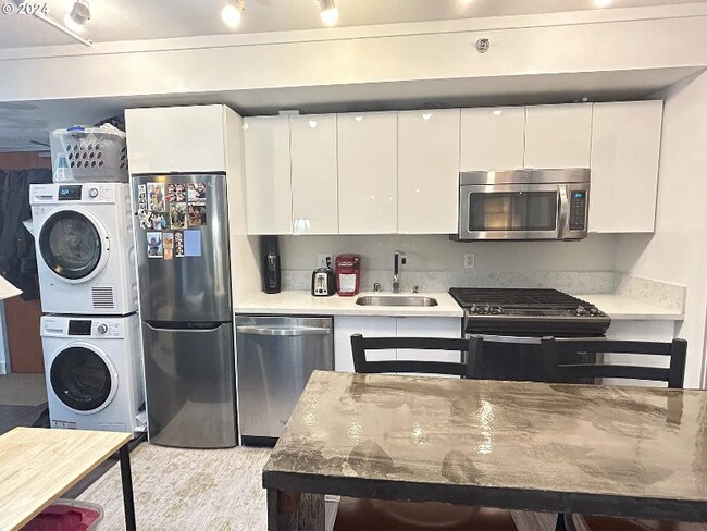 Photo - 533 NE Holladay St Unidad 202