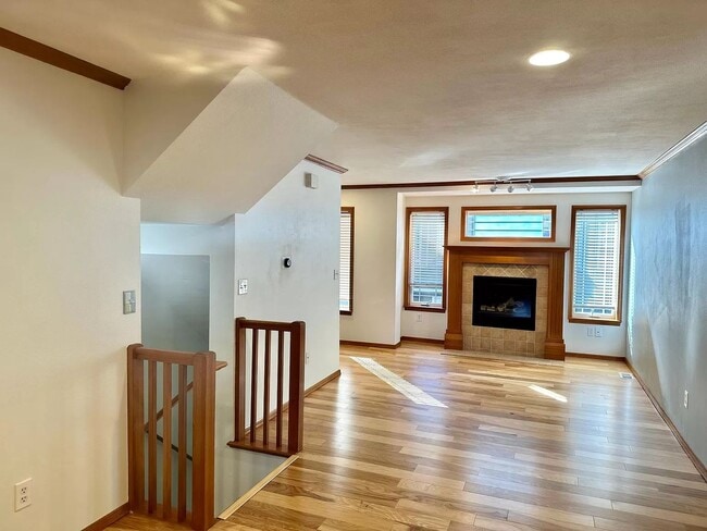 Photo - Appealing 2 bed / 1.5 bath townhouse in Greenwood/N Seattle with wood flooring