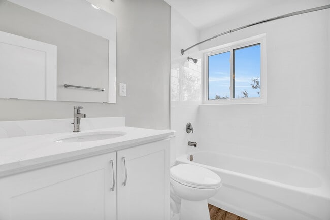 Photo - 1220 Hamilton St