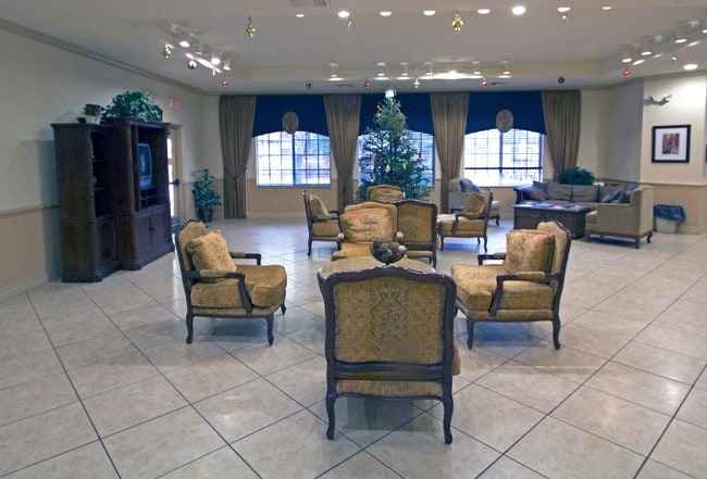 Photo - Colonial Park - Senior Living Community