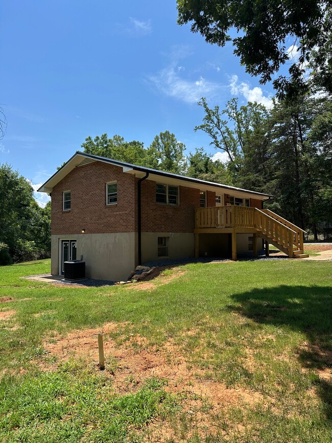 Photo - 160 Oak Crest Rd