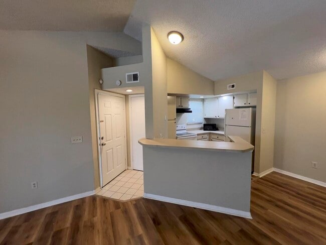 Photo - 1401 Village Blvd Unidad 221