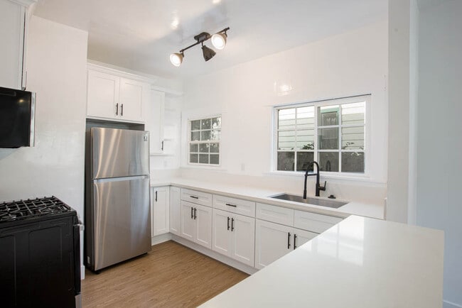 Building Photo - 1934 New England St Unit 3 Rental