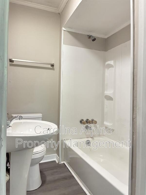 Photo - 1320 Kenly St