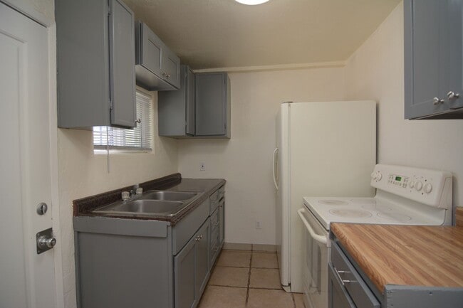 Photo - Charming 1 Bedroom 1 Bath House! Great Central Tucson Location!