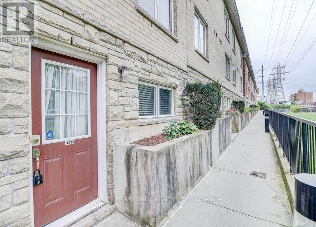 Photo - 75 Turntable Crescent