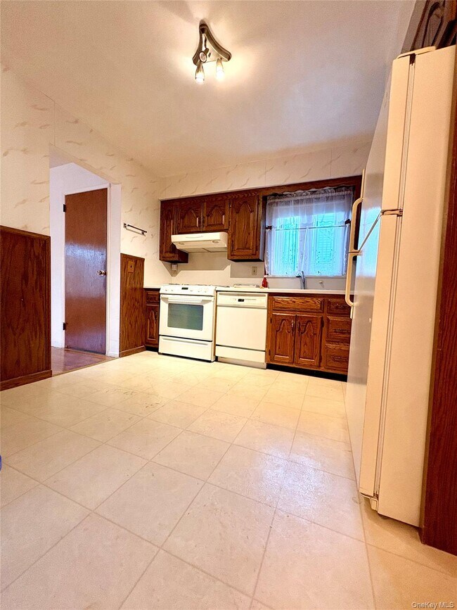 Photo - 1649 Falmouth Ave