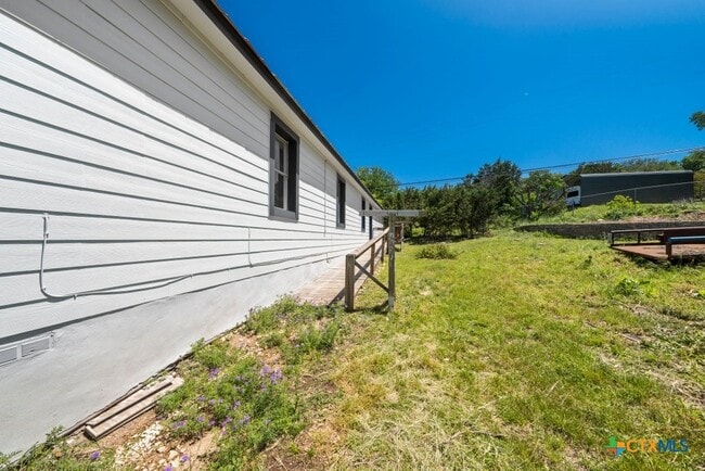 Building Photo - 1219 Lakeside Dr E
