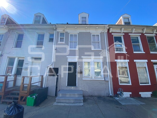 Building Photo - 626 S Queen St