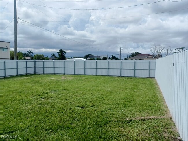 Building Photo - 1102 SW 15th Terrace Rental